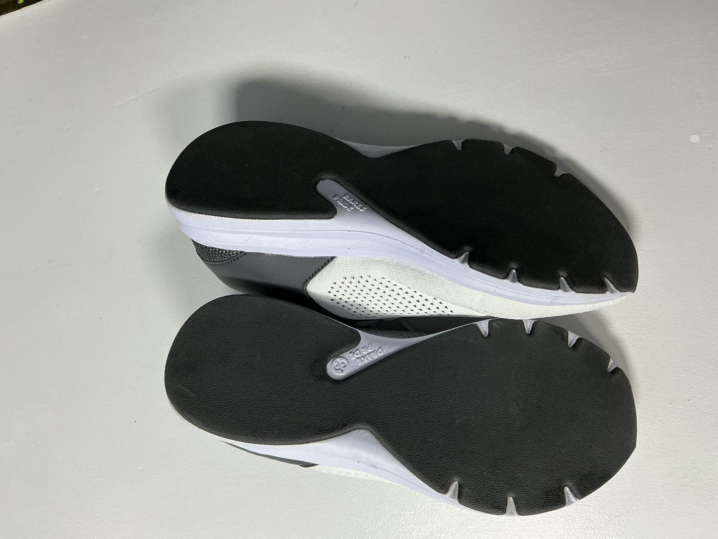 Drakes pride shoes size 6